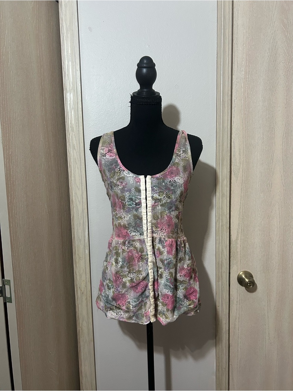Eyeshadow Pink and Green Floral Ruffle-Trim Scoop Tank